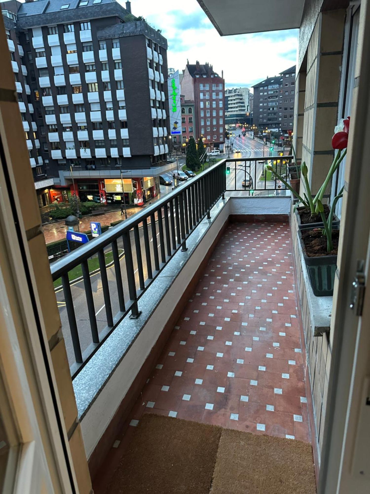 Piso Grande Reformado Y Centrico Oviedo